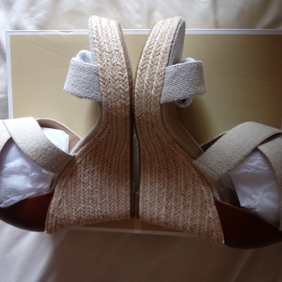 "New" Michael Kors Prue Wedges - Picture 9 of 10